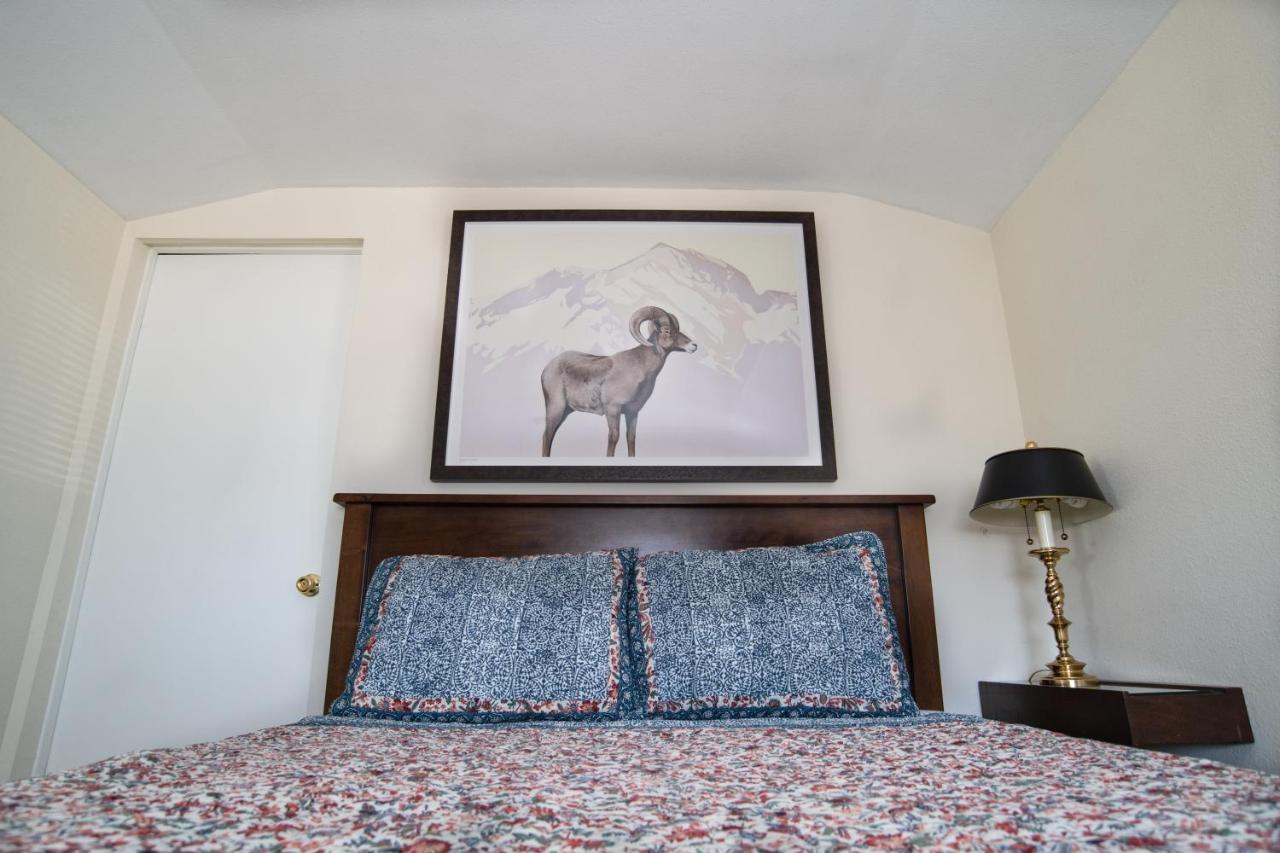Mt Williamson Motel And Basecamp Independence Extérieur photo