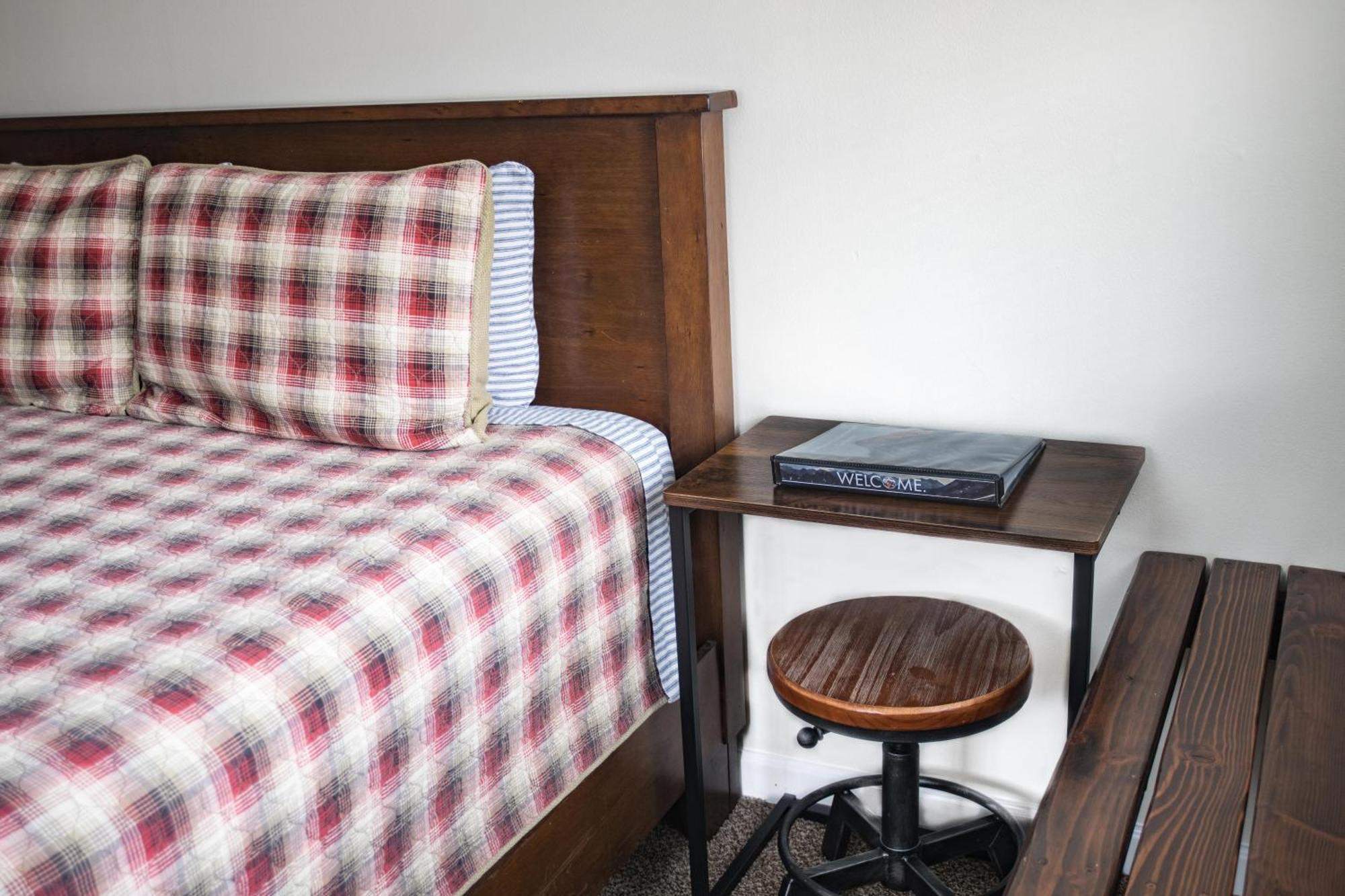 Mt Williamson Motel And Basecamp Independence Extérieur photo